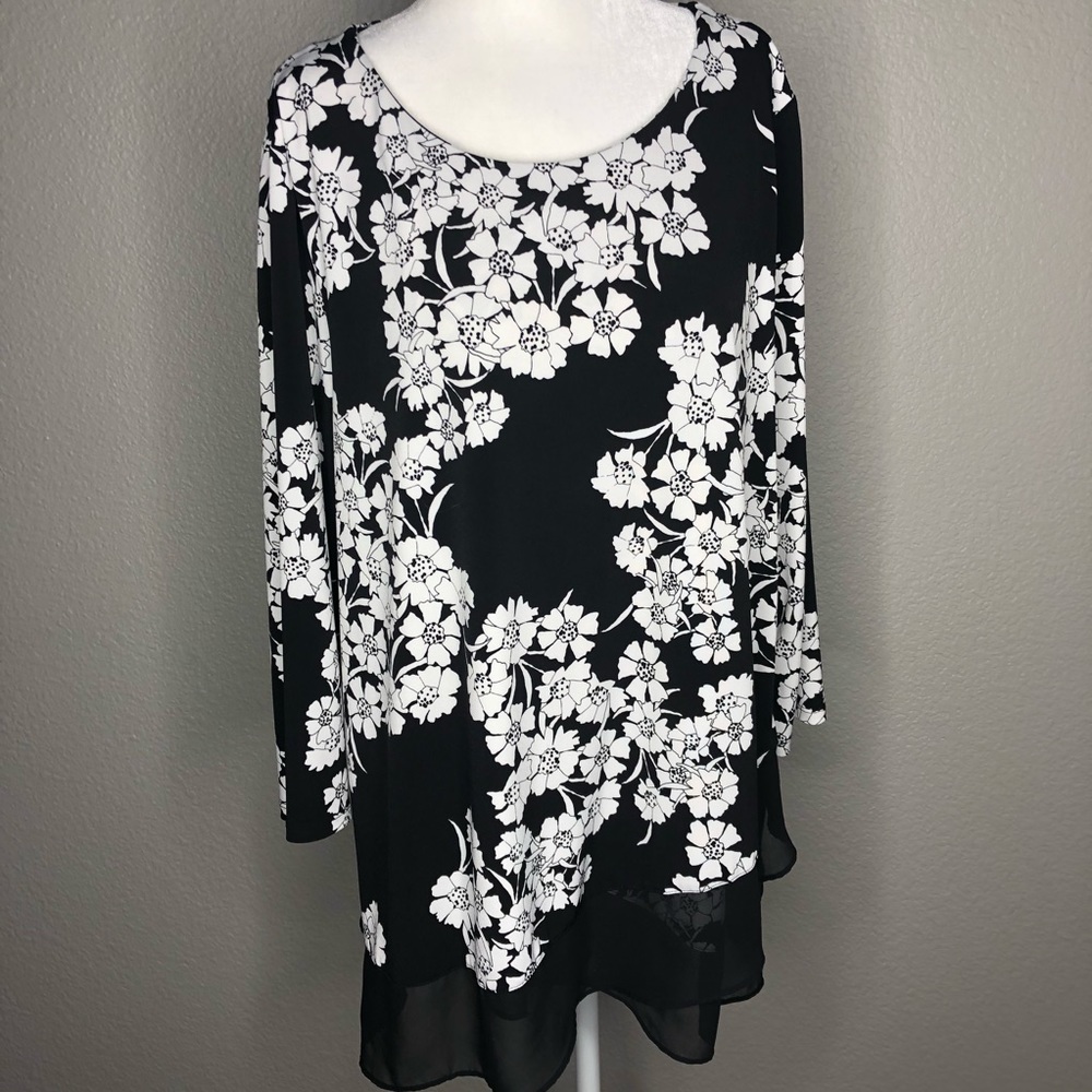 Vince Camuto Black & White Floral Tunic